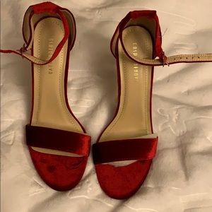 Never worn red velvet size 8 heel